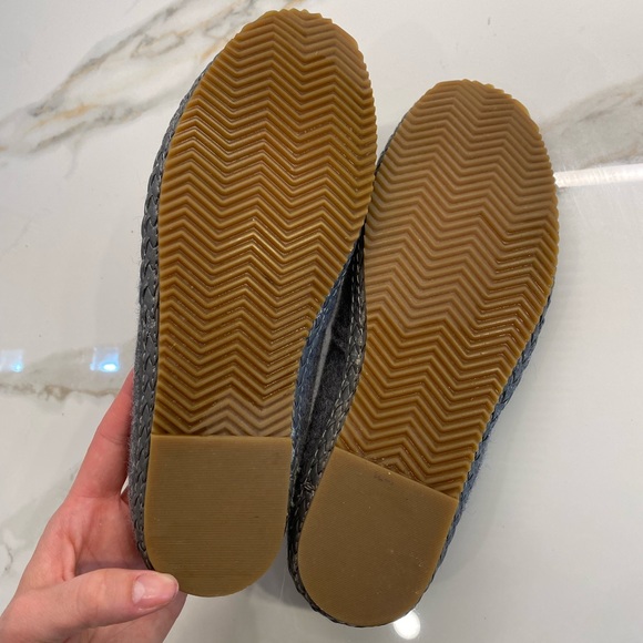 Aetrex Kylie slip on wool like slippers. - Picture 3 of 7